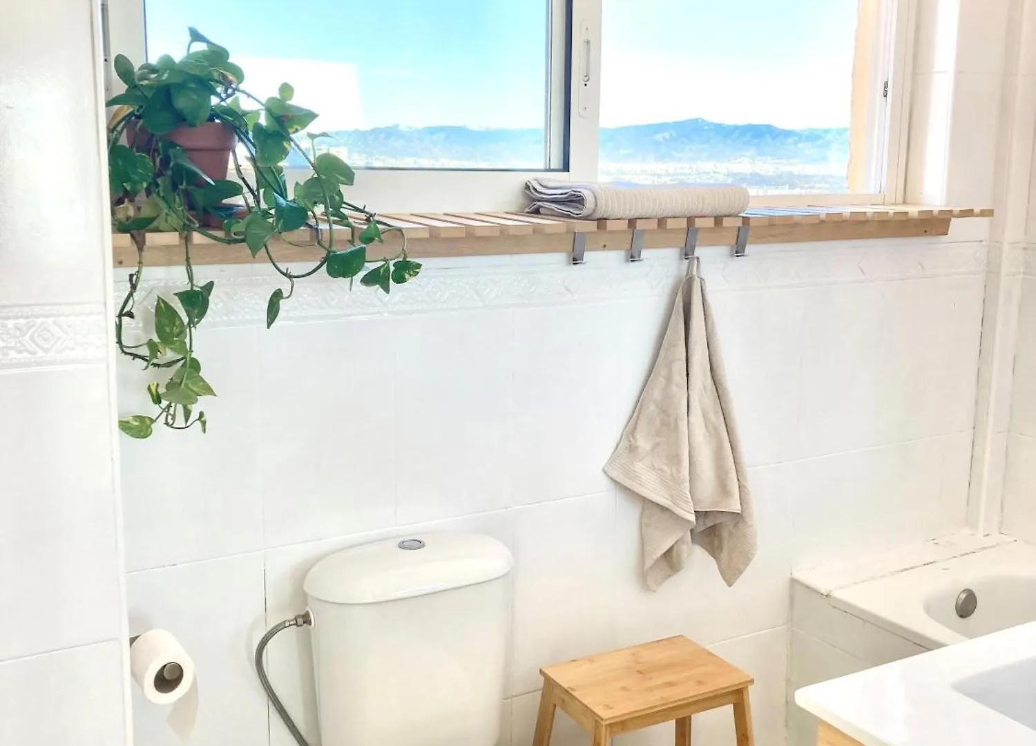 Beautiful Mediterranean Views In Central Torremolinos Apartment